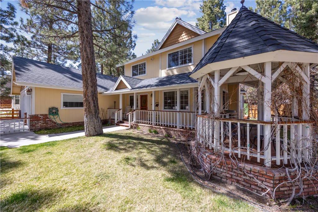 715 E Mountain View Boulevard