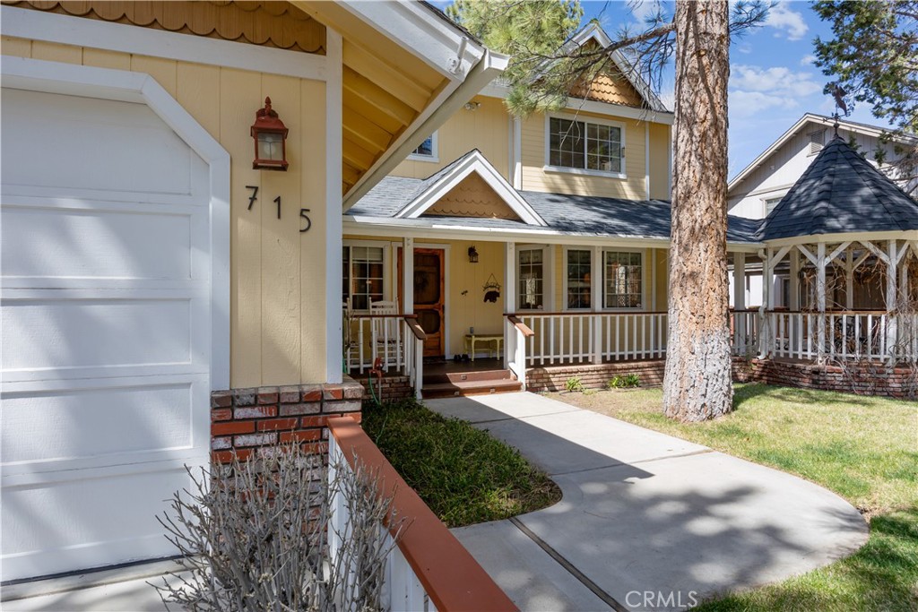 715 E Mountain View Boulevard