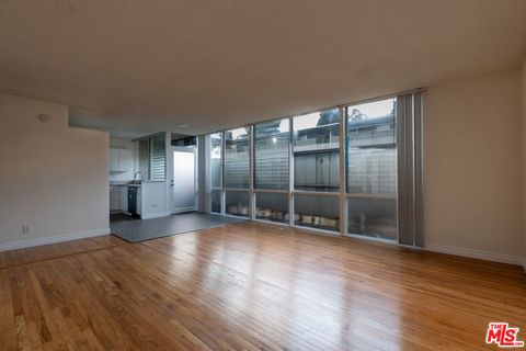 Photo of 11131 ROSE Avenue #5, Los Angeles, CA 90034 (MLS # 25560665)