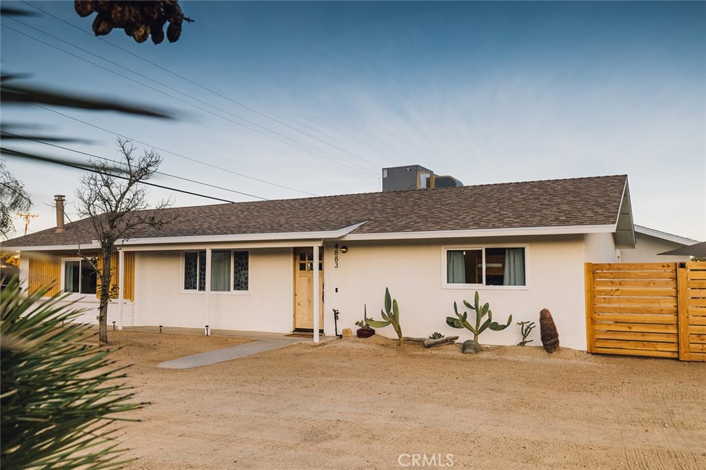 4883 Avenida La Candela