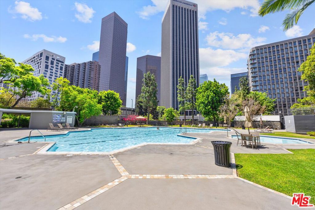 800 W 1st Street 908