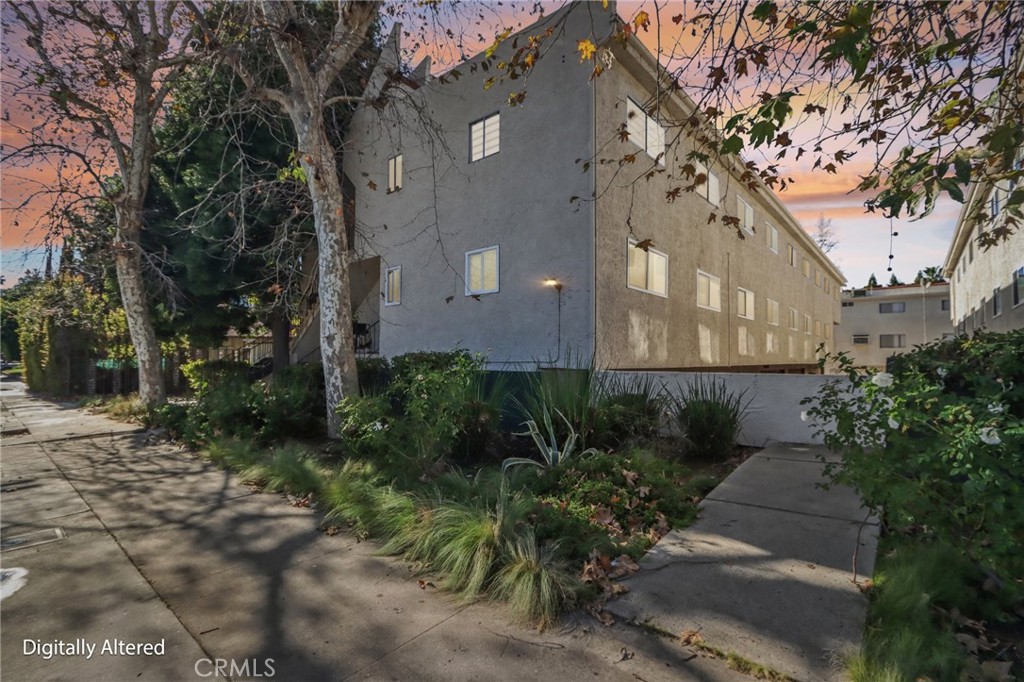 7439 Woodman Avenue 31