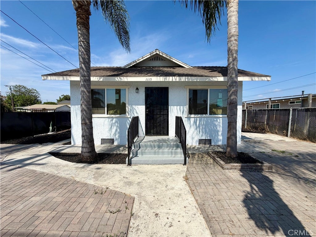 1115 S Acacia