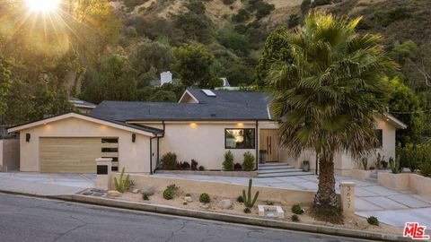 Photo of 3637 Loadstone Drive, Sherman Oaks, CA 91403 (MLS # 26838433)