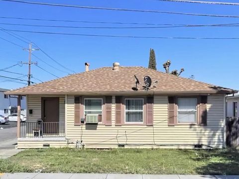 Photo of 318 Taylor Street, Fairfield, CA 94533 (MLS # ML82034088)