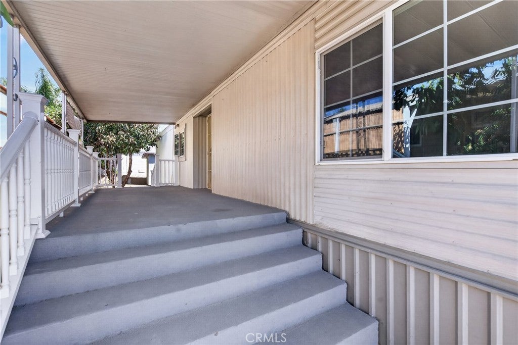 1025 S Riverside Avenue 38