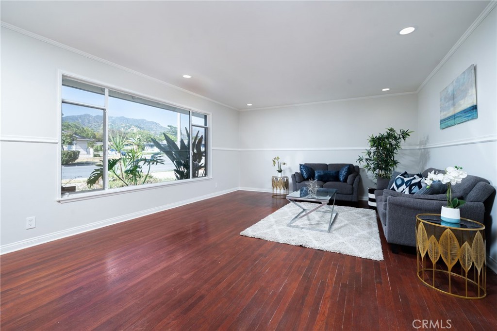 1032 E Buckboard