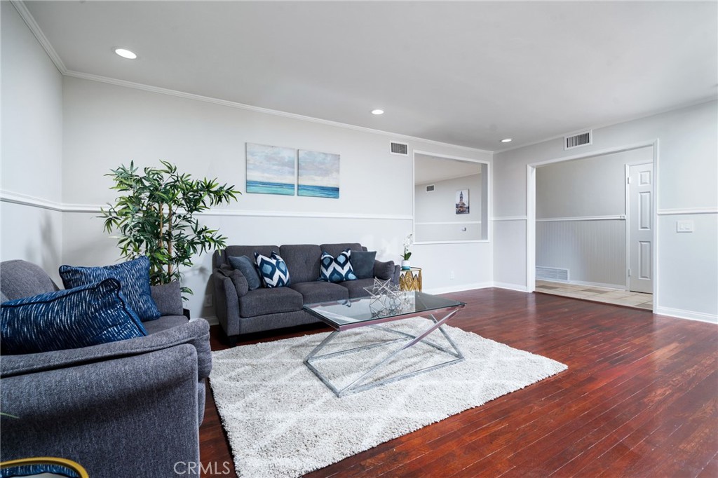1032 E Buckboard