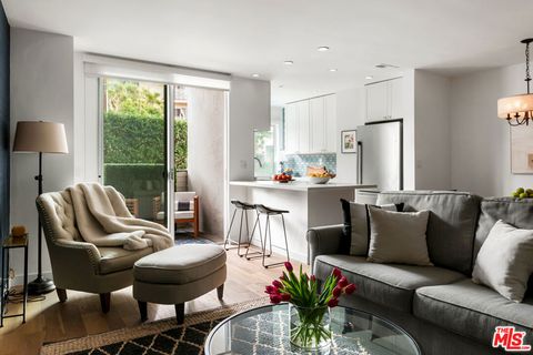 Photo of 7250 Franklin Avenue #101, Los Angeles, CA 90046 (MLS # 26652343)