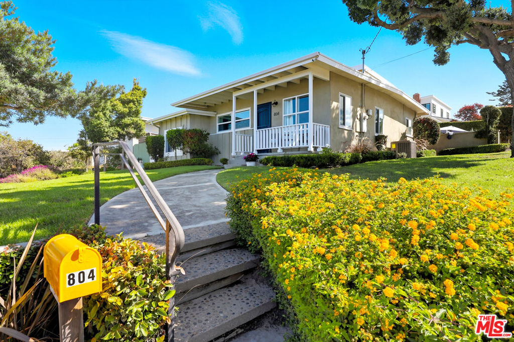 804 N Hillcrest Street