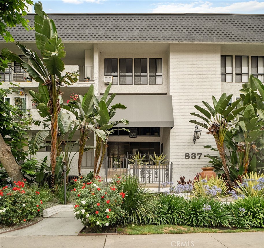 Properties 1 837 N West Knoll Drive 307