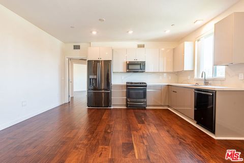 Photo of 5531 La Mirada Avenue #401, Los Angeles, CA 90038 (MLS # 25590061) Photo of 5531 La Mirada Avenue #401, Los Angeles, CA 90038 (MLS # 25590061)