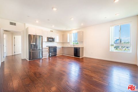 Photo of 5531 La Mirada Avenue #401, Los Angeles, CA 90038 (MLS # 25590061) Photo of 5531 La Mirada Avenue #401, Los Angeles, CA 90038 (MLS # 25590061)