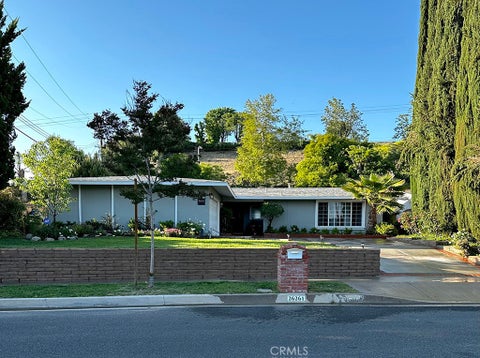 Photo of 26261 Veva Way, Calabasas, CA 91302 (MLS # SR26228881)