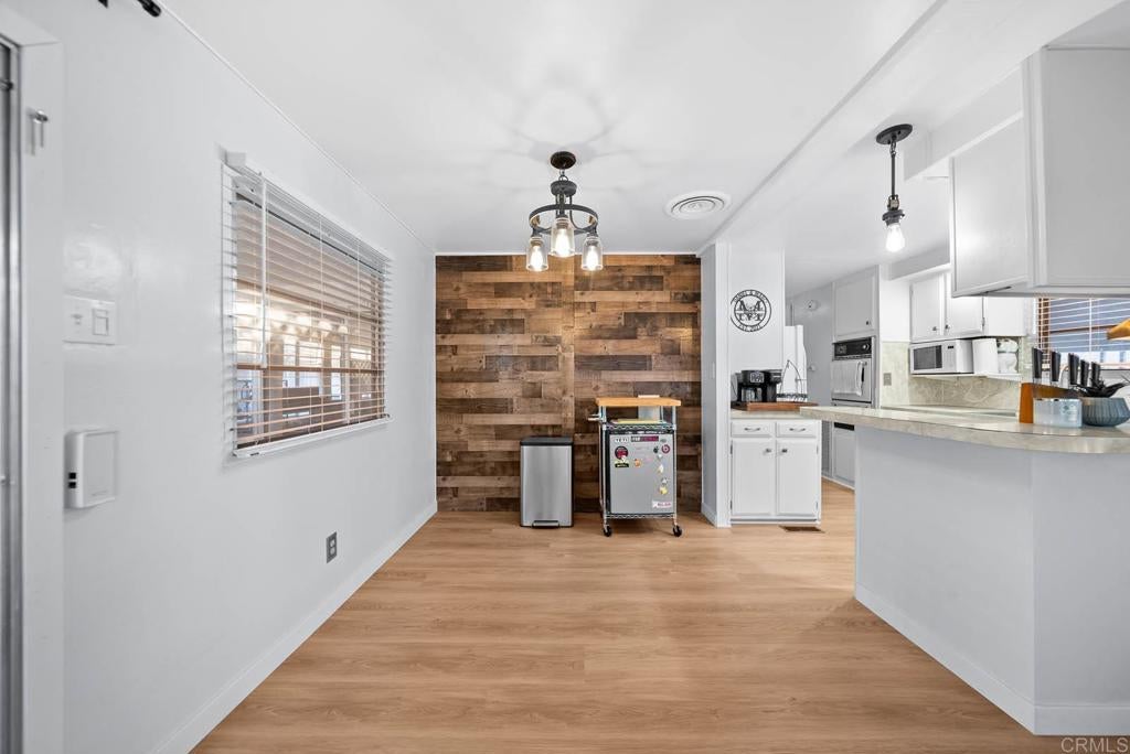 8 Angelus Avenue