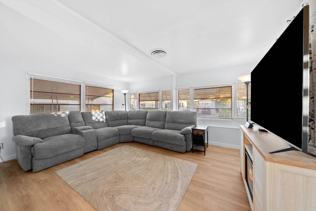 8 Angelus Avenue