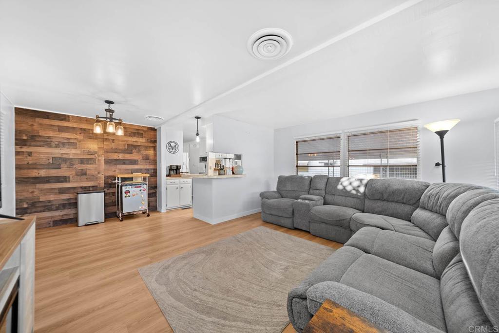 8 Angelus Avenue