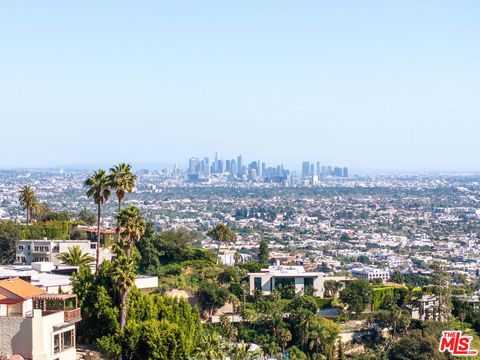 Photo of 9442 Sierra Mar Place, Los Angeles, CA 90069 (MLS # 26659737)