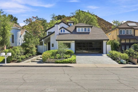 Photo of 5506 Forest Cove Ln, Agoura Hills, CA 91301 (MLS # SR26224916)