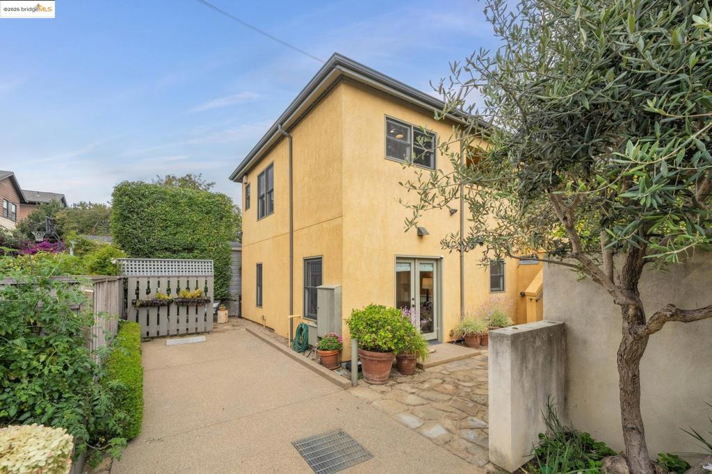 Home is where the heart is, and this home is at the heart of everything! With views to the west of treetops and calm just out the front door, you can wake up to the sound of birds and nature in your own architecturally on-point modern oasis in the heart of Oakland. Just fractions of a mile from Temescal restaurants and shops, Rockridge/College Ave storefronts, and all lower Piedmont Ave has to offer. But why leave home at all, when you are situated in a sunlit sanctuary in the middle of bustling urban meeting points? Having undergone a high-end remodel in 2020, you’ll find bespoke design throughout. The eat-in kitchen comes complete with Fisher&Paykel refrigerator and Bosch dishwasher, both paneled for a uniform look, a breakfast bar and plenty of room for sit down dining. Bertazzoni gas cooktop and stove shows beautifully with the dark stone countertops and white cabinetry. Work from home in this fabulous kitchen, or outside on the private patio by the gas fireplace. The bedrooms are situated on the ground floor with a walk-in closet in the primary, and space for a desk or reading chair in each bedroom. 1 off street parking space brings you right to the door of this gorgeous townhouse-style condo.