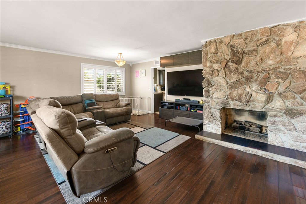2324 Dana Ct