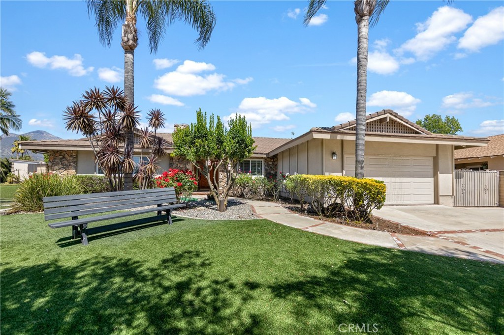 2324 Dana Ct
