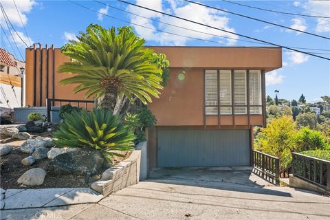 Photo of 1734 Redesdale Ave, Silver Lake, CA 90026 (MLS # SR25243502)