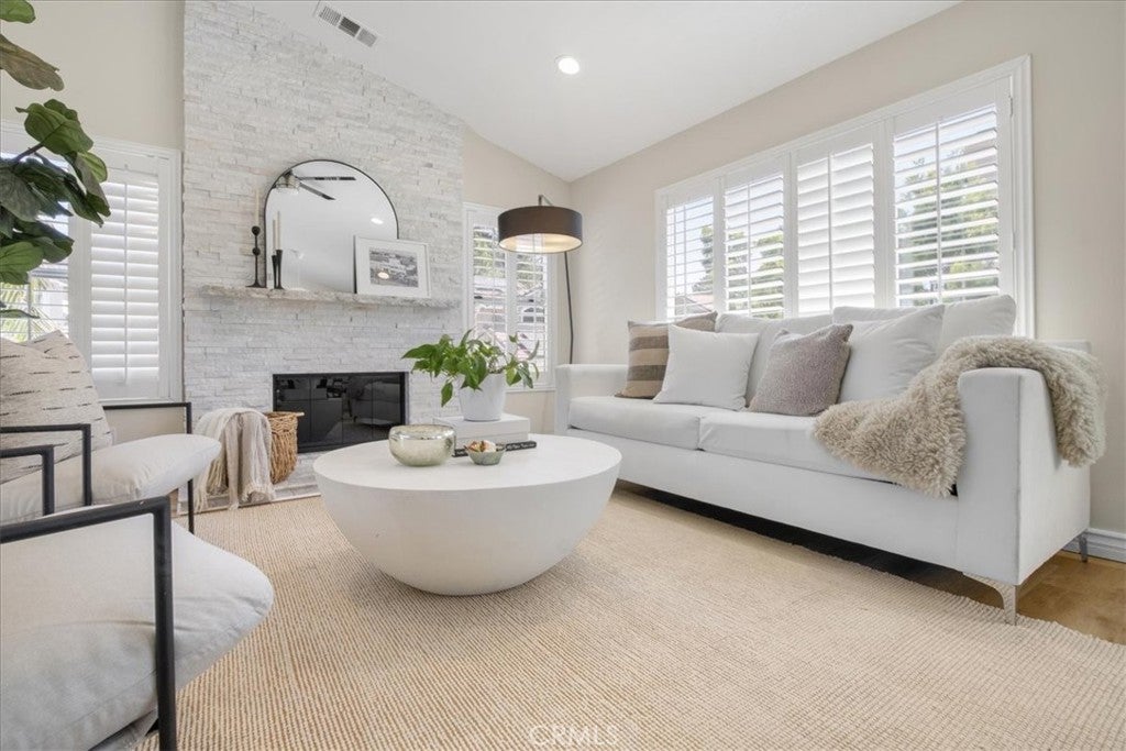 6 Kendall PL