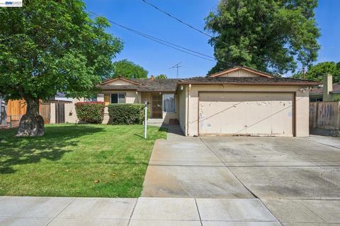 Photo of 36113 La Salle Dr Dr, Newark, CA 94560 (MLS # 41132984)