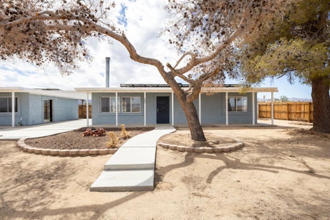 Photo of 3883 Hilltop Drive, 29 Palms, CA 92277 (MLS # 219154269DA)
