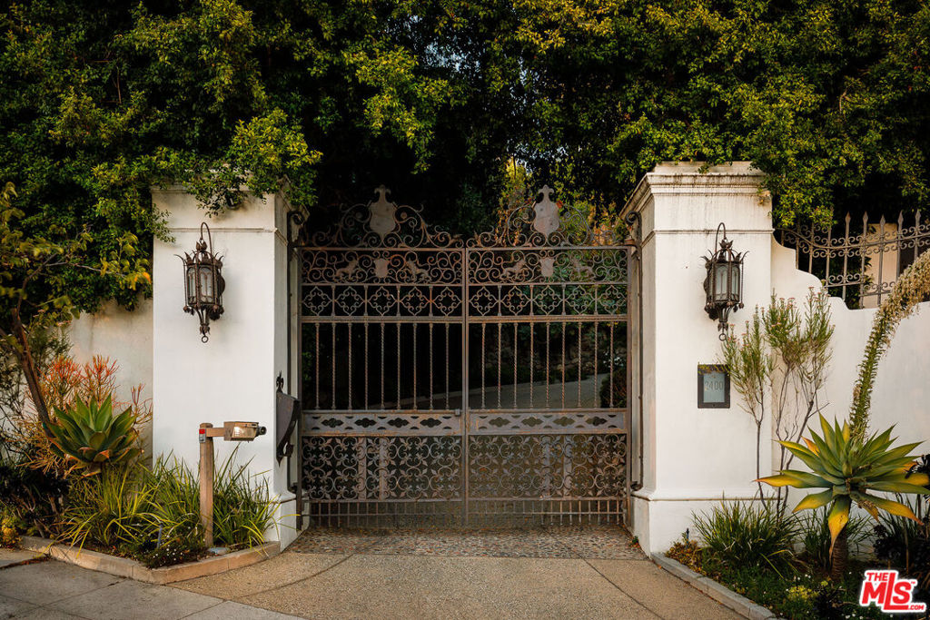 2400 Inverness Avenue