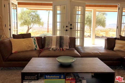 Photo of 59878 Sun Oro Road, Yucca Valley, CA 92284 (MLS # 26103323)