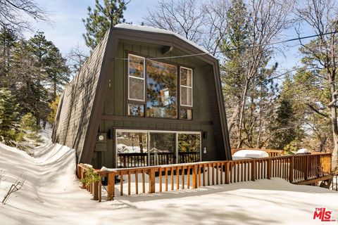 Photo of 43527 Shasta Road, Big Bear Lake, CA 92315 (MLS # 26657329)