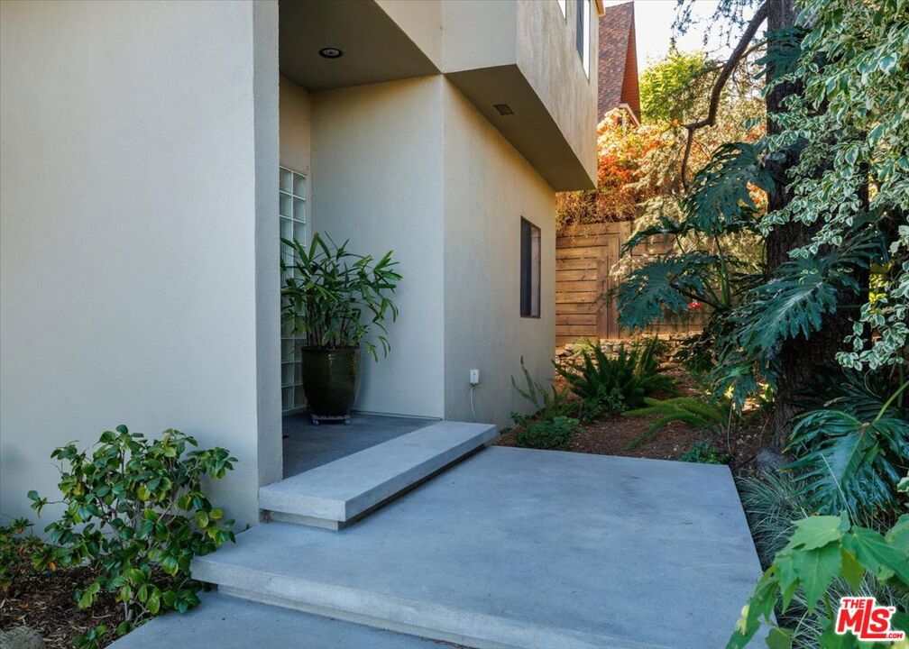 1358 Killarney Avenue