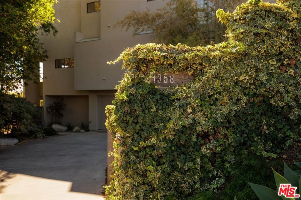 1358 Killarney Avenue