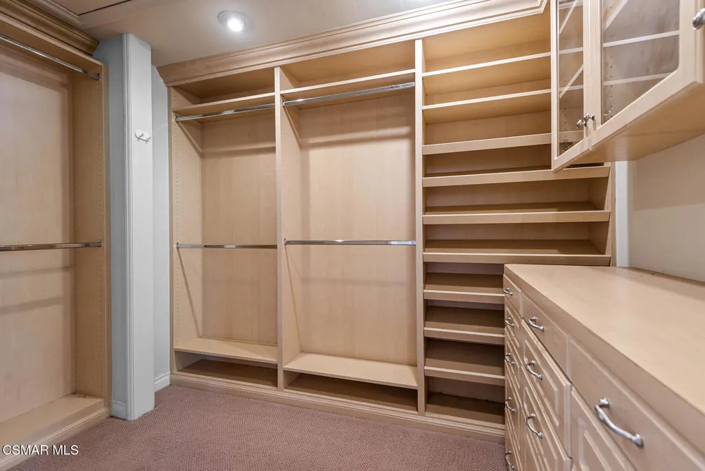 Thousand Oaks, California 91361, United States, 6 Bedrooms Bedrooms, ,6 BathroomsBathrooms,Residential,Active,162925