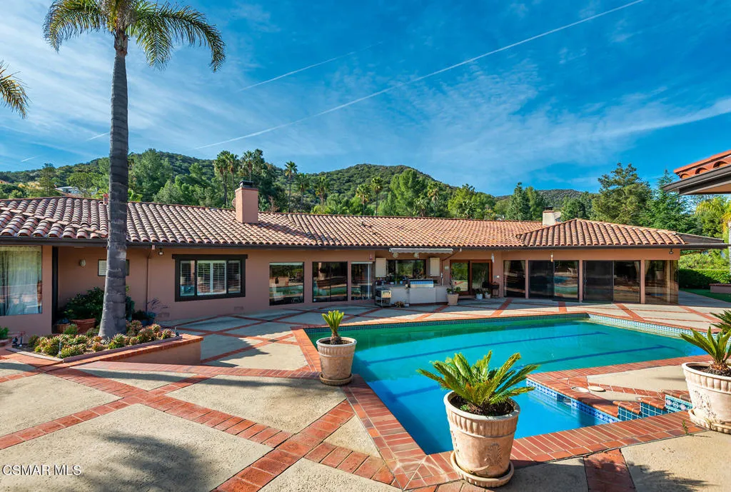 Thousand Oaks, California 91361, United States, 6 Bedrooms Bedrooms, ,6 BathroomsBathrooms,Residential,Active,162925