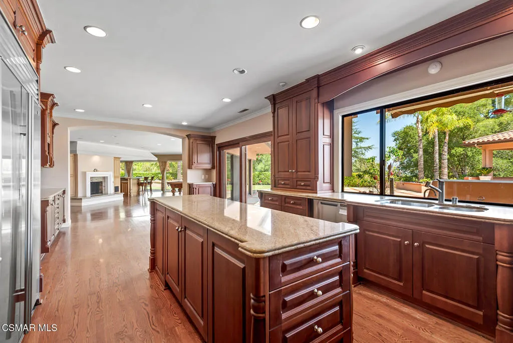 Thousand Oaks, California 91361, United States, 6 Bedrooms Bedrooms, ,6 BathroomsBathrooms,Residential,Active,162925