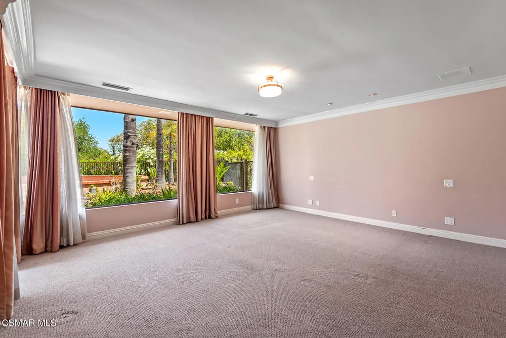 Thousand Oaks, California 91361, United States, 6 Bedrooms Bedrooms, ,6 BathroomsBathrooms,Residential,Active,162925