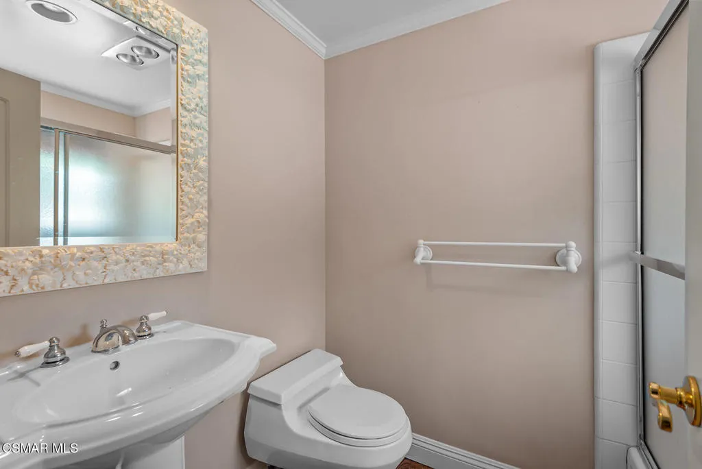 Thousand Oaks, California 91361, United States, 6 Bedrooms Bedrooms, ,6 BathroomsBathrooms,Residential,Active,162925