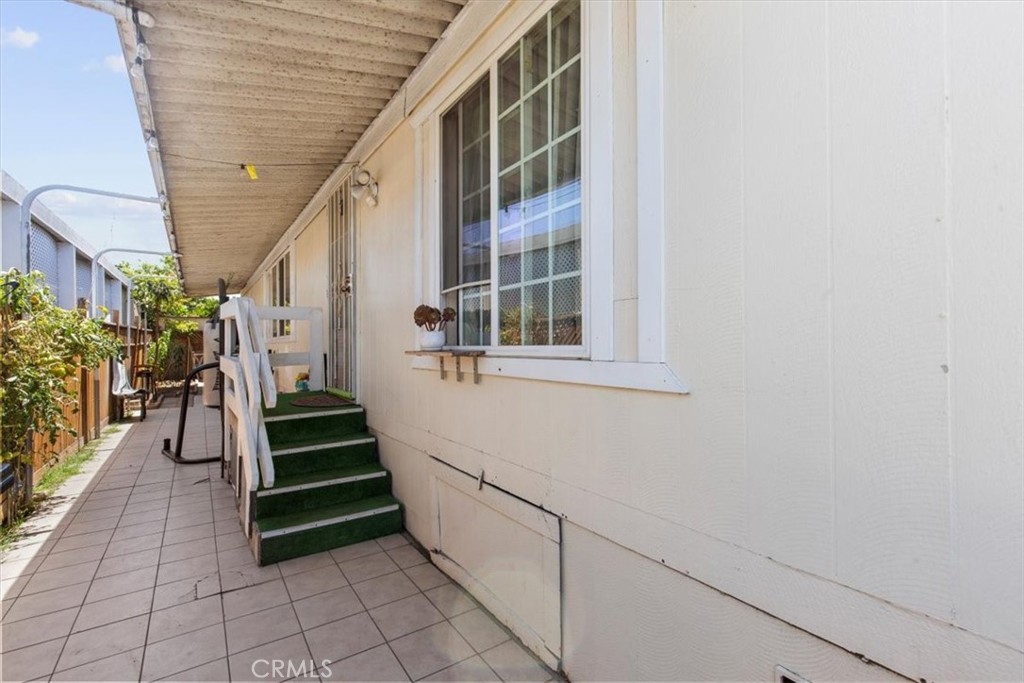 9080 Bloomfield Avenue 33