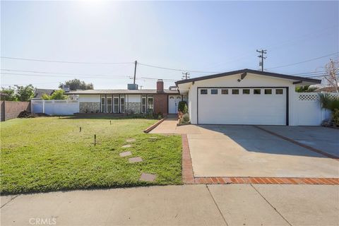 Photo of 1049 N Macneil St, San Fernando, CA 91340 (MLS # SR26049168)