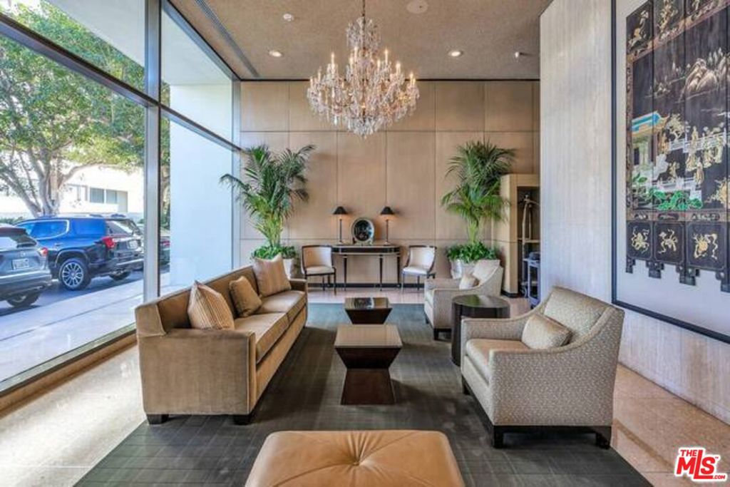 2220 Avenue Of The Stars 2004W