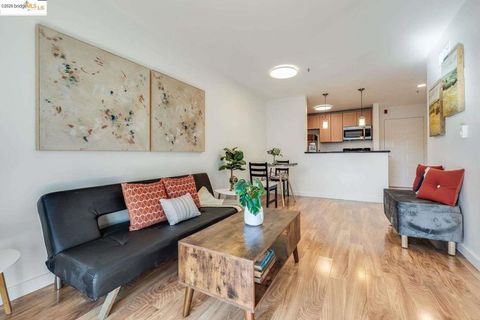 Photo of 6400 Christie AVE Ave #5209, Emeryville, CA 94608 (MLS # 41127070)