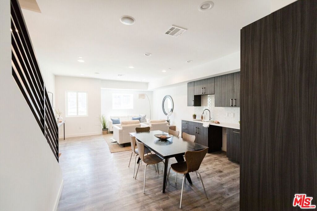 14827 Victory Boulevard