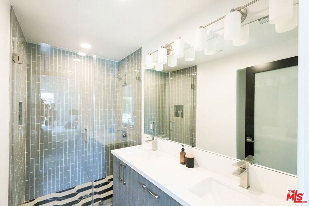 14827 Victory Boulevard