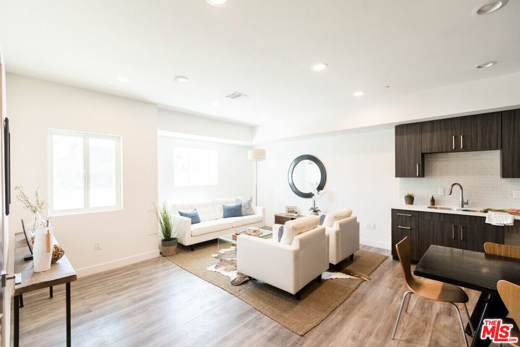 14827 Victory Boulevard