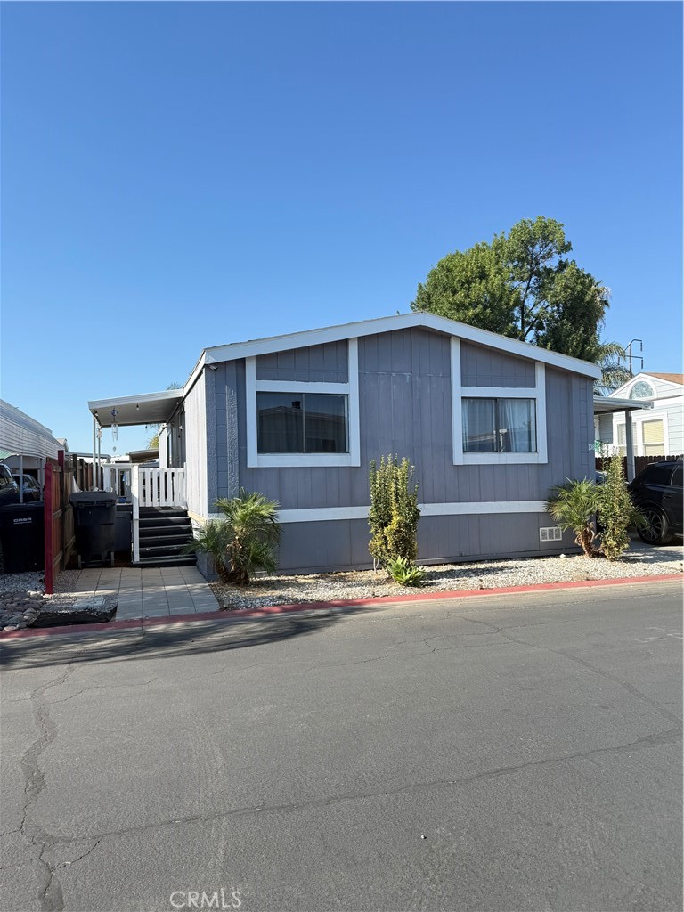 Welcome to Lake Perris Village! This Family Park is exactly what you are looking for. Lake Perris Village is complete with Clubhouse, Pool, Playground, Low space rent, and much more.This is 3 bedrooms 2 bath and 1,152 sqft. This gated family community will be perfect place to enjoy with your family.