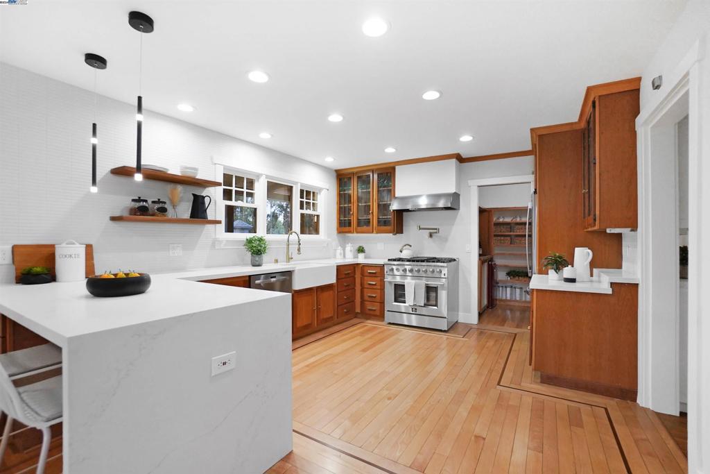 FAIRVIEW - Residential