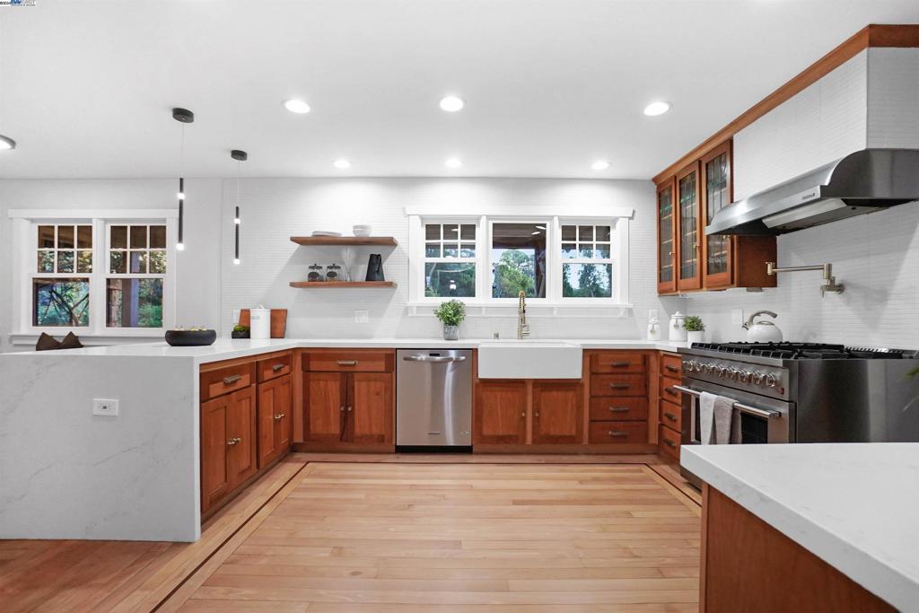 FAIRVIEW - Residential